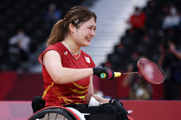 P1000羽毛球拍实战测评:高弹性碳纤维带来的击球体验