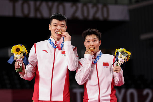 羽毛球扣球分解动作要领:如何做到精准与力量兼备