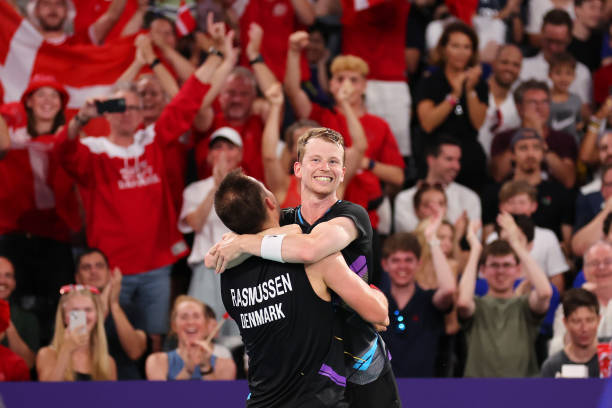 羽毛球单打战术:如何针对不同对手调整打法?