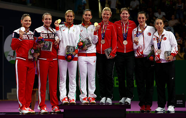 羽毛球1速和2速对比:哪种更适合初学者?