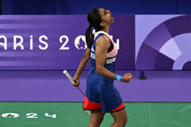 李宁和尤尼克斯羽毛球鞋对比,哪款更适合你的预算?