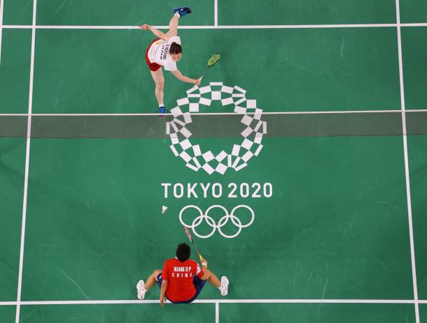 羽毛球比赛流程全解析:从抽签到决胜局的关键细节