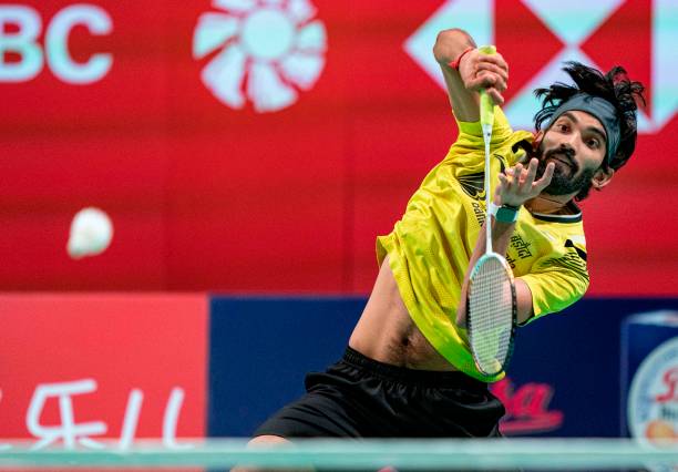 李宁风暴VS风刃：哪款羽毛球拍更适合进攻型选手？