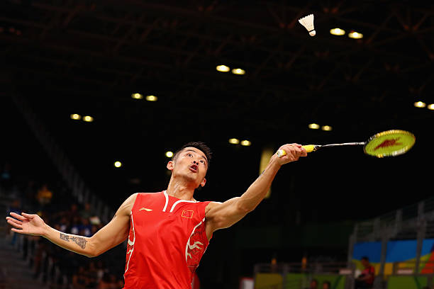 羽毛球反手挥拍慢动作演示：纠正常见错误动作