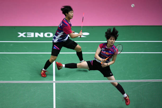 羽毛球接发球站位图解:单打双打位置全掌握