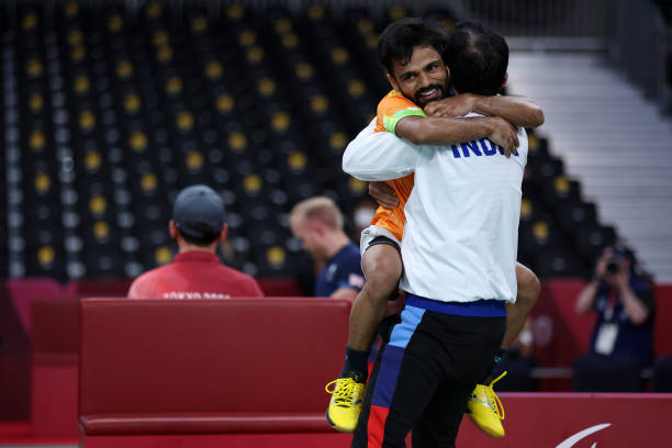 手绘羽毛球教程:线条与光影的完美结合