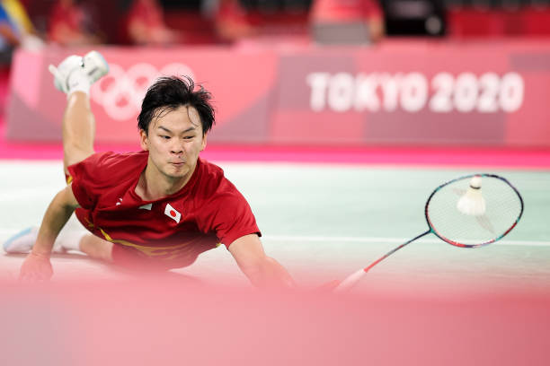 羽毛球拍参数解读:为什么4UG5和5UG6适合不同水平的选手?