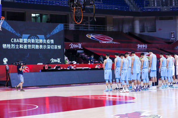 进攻犯规判定误区:2020规则下的关键判罚要点视频讲解