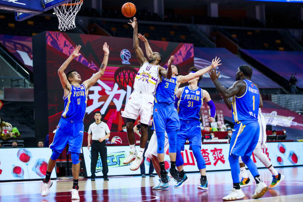 三分球的起源及其对篮球运动的变革