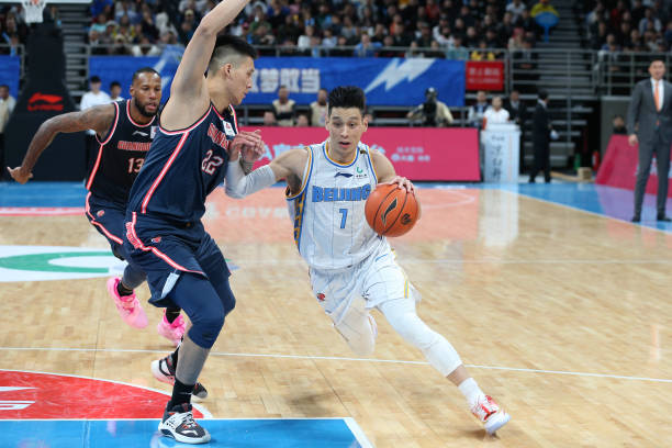 专业裁判教你：罚球10秒违例规则详解