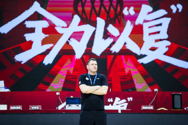 高效得分秘诀：二步半上篮训练方法，提升你的突破能力