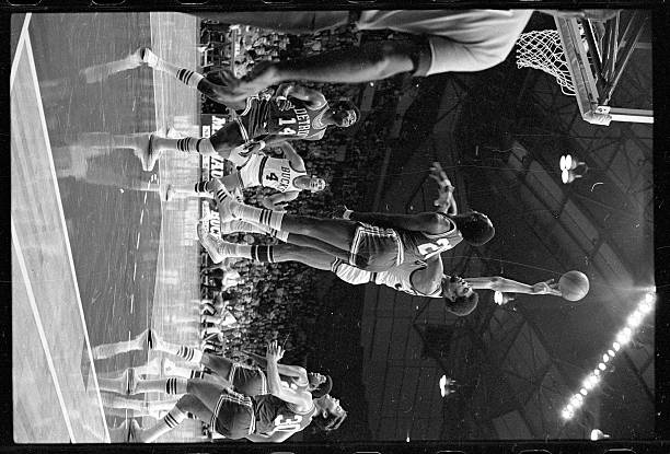 姚明与赵蕊蕊合影，网友：这才是真正的“巨人”组合