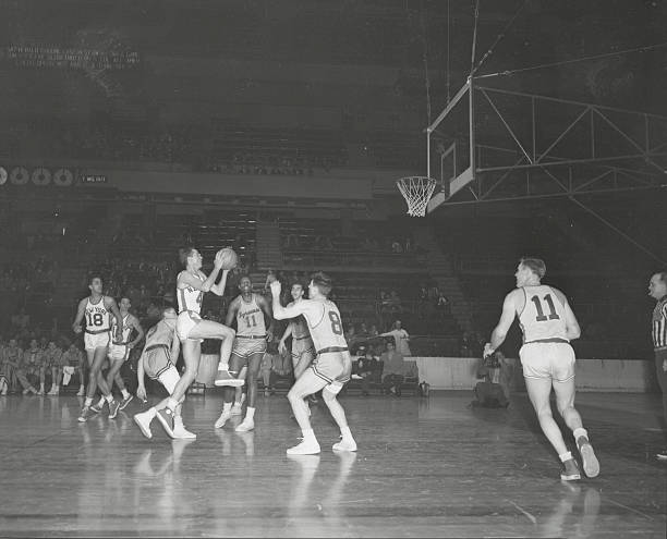 标准篮球场划线步骤详解:从中心圆到三分线