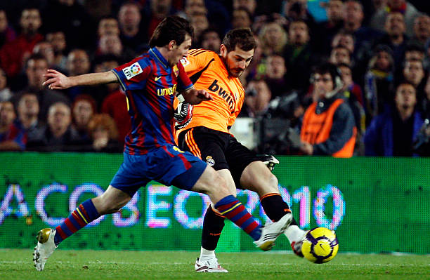 点球判罚争议：VAR技术如何改变点球决策？