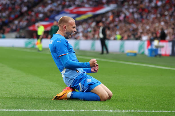 从慢动作看博格坎普挑球过人：每个细节都是艺术