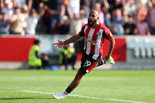 维多利亚·贝克汉姆的时尚秘诀:从辣妹组合到顶级设计师