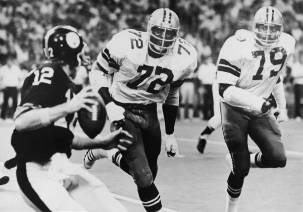 枪手传奇!亨利、博格坎普等名宿经典进球回顾