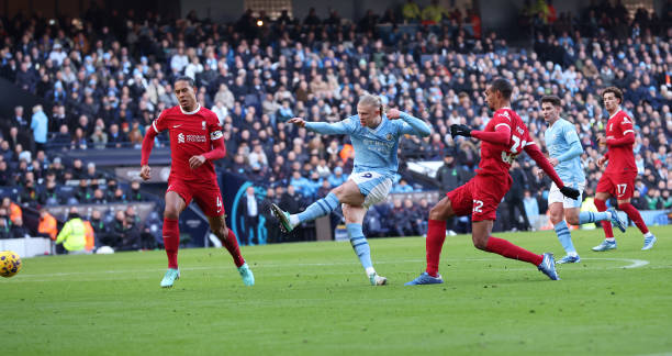 卡卡在米兰的战术体系中扮演什么角色?