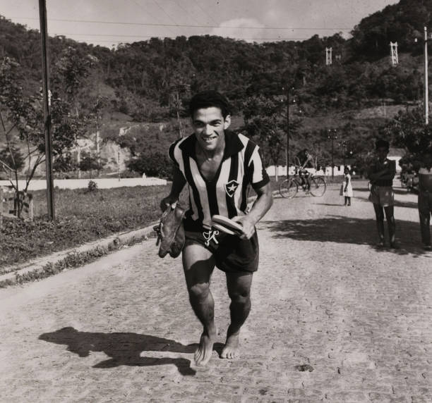 李宁足球鞋价格区间推荐：不同位置球员怎么选？