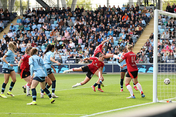 C罗在皇马、尤文、曼联的年薪对比，哪家最壕？