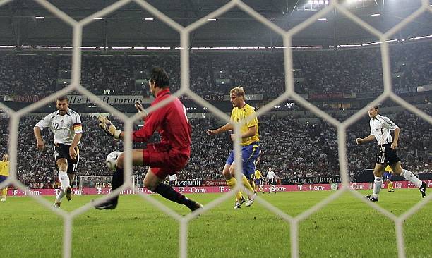 欧冠资格赛出局后,球队能否转战欧联杯?详细规则解析