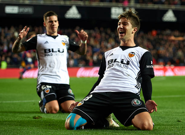 从梅西到C罗!盘点男足欧冠十佳球,巨星闪耀时刻