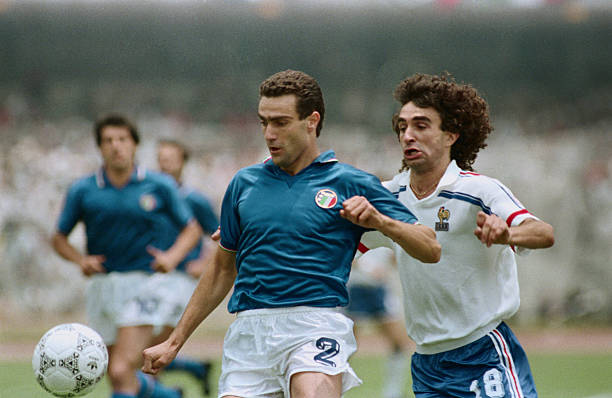 11人制足球比赛场地标准尺寸及标记详解