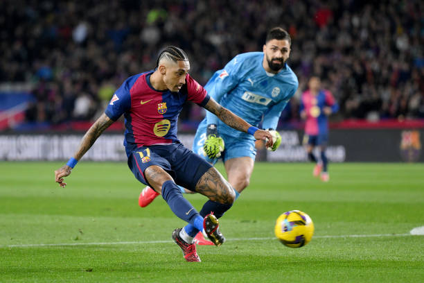 谁说后卫只会防守?这些中后卫的任意球功夫令人惊叹