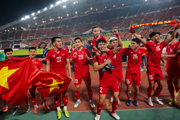 那不勒斯的蓝色信仰:马拉多纳留下的永恒印记