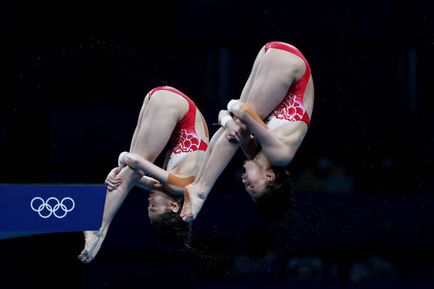 伏明霞的教练与训练秘辛：如何打造一代跳水女皇