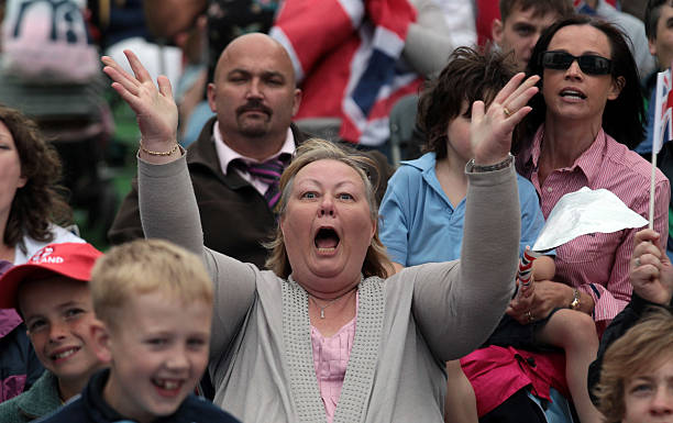 伏明霞与梁锦松年龄差引发讨论,富豪丈夫今年几岁?
