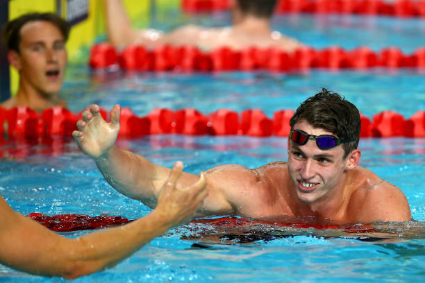 自由泳转体动作示范:从入门到精通