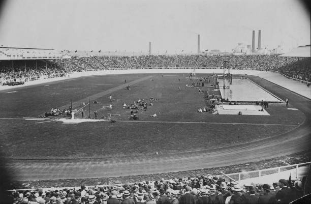 公开水域游泳比赛的基本规则有哪些?