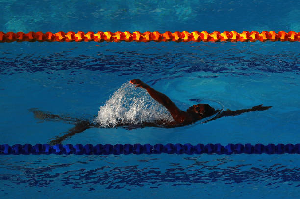 游泳出发姿势图解大全:女生版,助你提升游泳表现