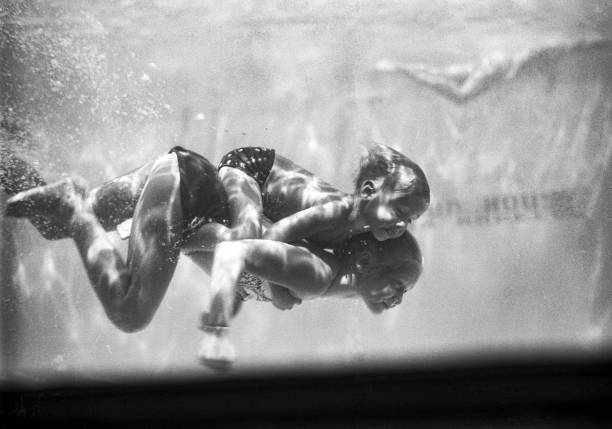 男子游泳比赛视频精选:高清画质重温经典