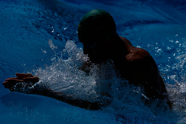 游泳比赛中的“r”标识详解:如何正确理解比赛结果