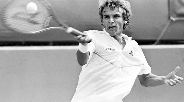 当网球遇见英雄:法网场地的独特纪念方式