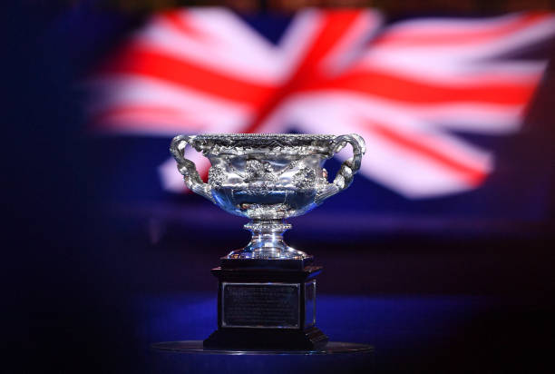 网球外套的叠穿技巧：打造层次感造型的秘诀