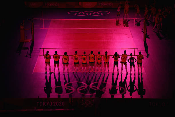 常见排球手势动作错误及纠正方法，避免犯规和失误