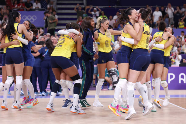 排球实战技巧：中学生如何提高团队配合能力