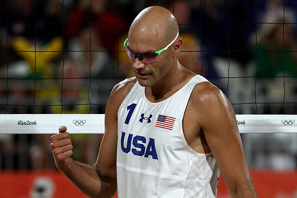 排球基础动作教学:中考体育考试必备视频