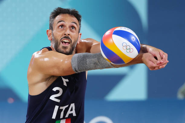 中考排球一传一垫技术细节剖析,让你动作更标准